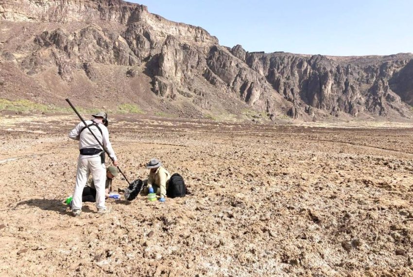 أدلة حيوية لوجود حياة على قمر كوكب بزحل وفقا لدراسات سعودية