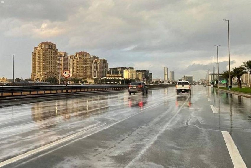 أمطار غزيرة وصواعق رعدية على جدة اعتباراً من صباح الجمعة